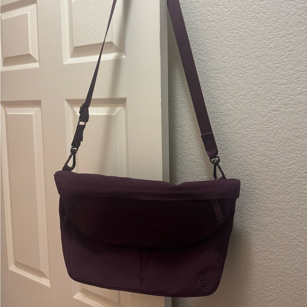 Lululemon All Night Festival Bag Large in color Cassis Vol 10L